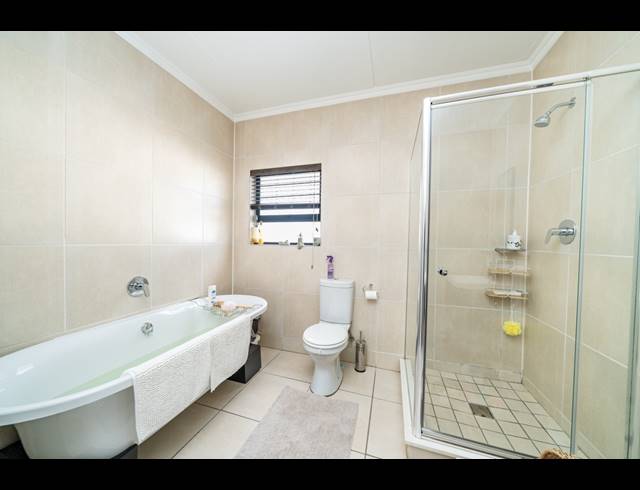 2 BEDROOM APARTMENT FOR SALE IN GREENSTONE HILL